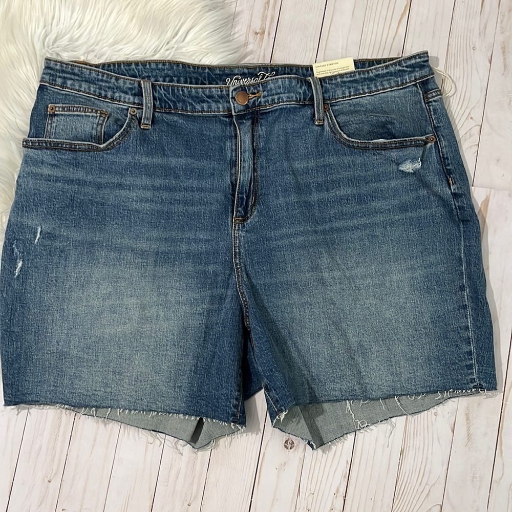 Universal Thread Boyfriend Shorts Size 22W NWT